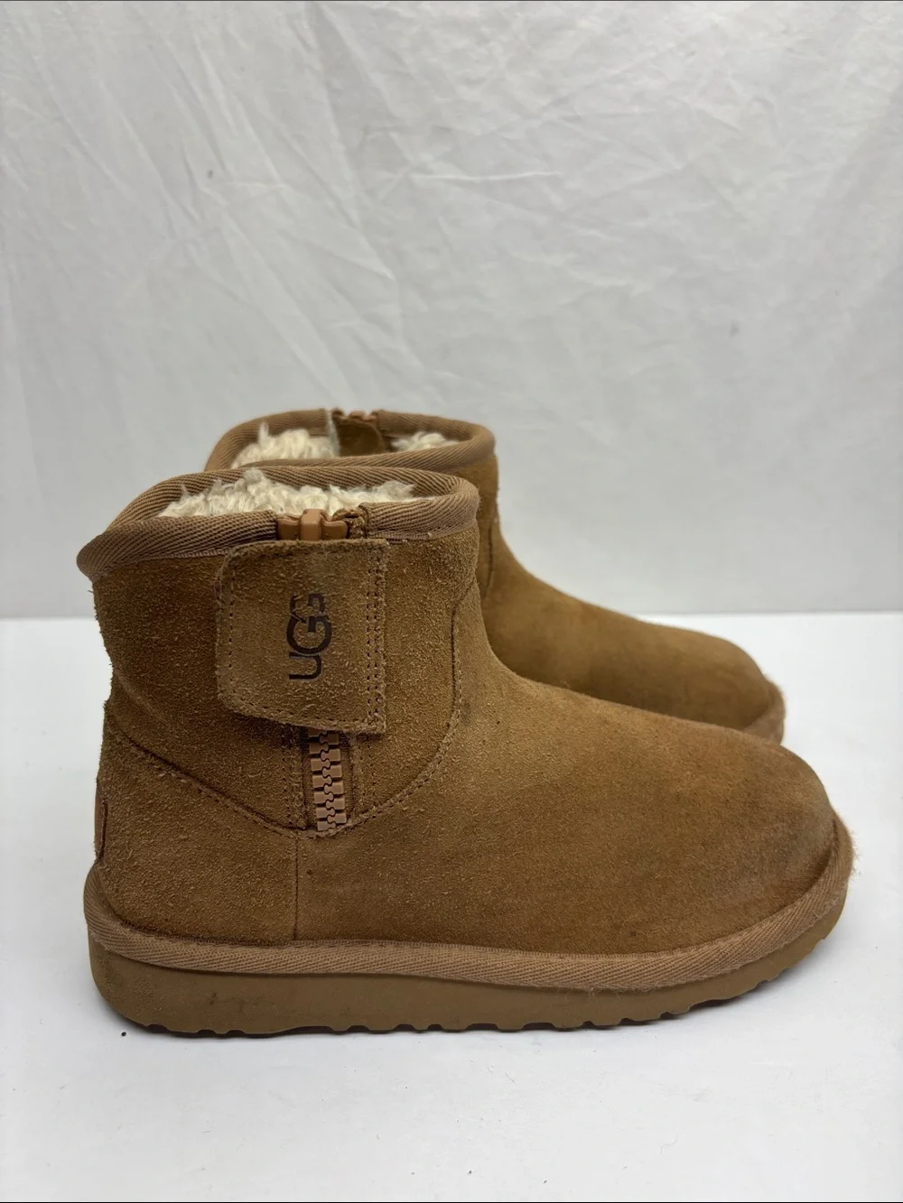 UGG Kids Brown Suede Shearling Lined Ankle Boots, SZ 13 little girl, box 79